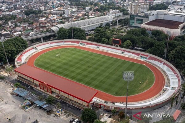 Berikut adalah beberapa alternatif judul untuk "Fakta Singkat 17 Stadion yang Direnovasi dan Dibangun Pemerintah":

1. "17 Stadion yang Diresmikan dan Diperbarui oleh Pemerintah: Fakta Menarik"
2. "Mengintip 17 Stadion Baru dan Renovasi oleh Pemerintah"
3. "Renovasi dan Pembangunan: 17 Stadion Baru dari Pemerintah"
4. "Fakta Menarik: 17 Stadion yang Telah Diperbarui oleh Pemerintah"
5. "Mengenal 17 Stadion Hasil Renovasi dan Pembangunan Pemerintah"
6. "17 Stadion yang Tenar: Renovasi dan Pembangunan oleh Pemerintah"
7. "Dari Renovasi Hingga Pembangunan: 17 Stadion Pemerintah yang Patut Diketahui" 
8. "Stadion Baru dan Renovasi: 17 Fakta yang Perlu Diketahui tentang Proyek Pemerintah"

Silakan pilih atau modifikasi salah satu dari judul di atas sesuai kebutuhan!
