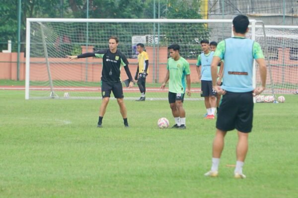 Munster Siapkan Pengganti Slavko untuk Derby Melawan Arema FC
