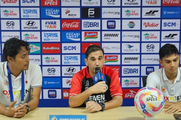 Pelatih Semen Padang Merasa Senang dengan Kemenangan di Markas Persija