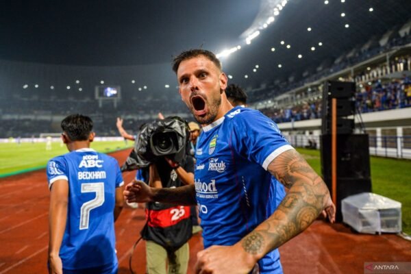 Klasemen Liga 1: Persib Dekati Gelar Juara, Persija Terlempar dari Empat Besar