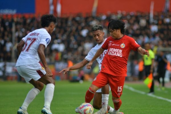 Semen Padang Tertahan Imbang 1-1 oleh Persik