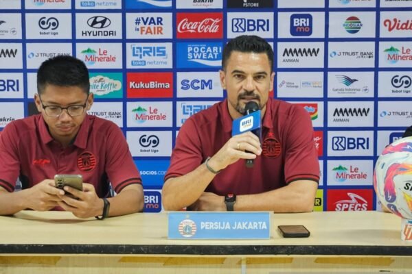 Carlos Pena: Persaingan di Papan Atas Liga 1 Semakin Memanas