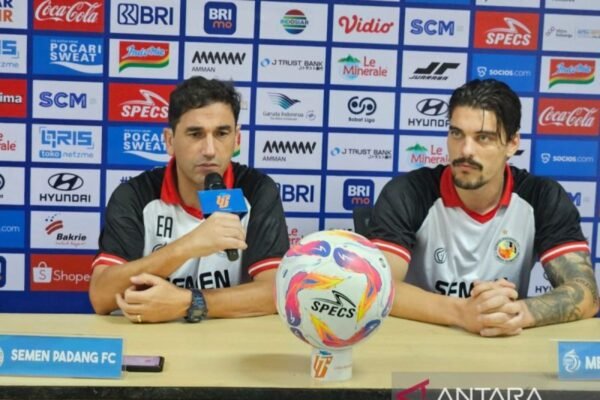 Pelatih Semen Padang Almeida Berkomitmen Raih Tiga Poin di Markas Persija