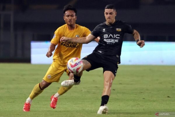 “Alexis Messidoro Fokus Mempersiapkan Mental Sebelum Pertandingan Melawan Persis Solo”