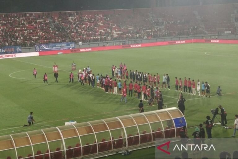 Bali United Gelar Acara Perpisahan untuk Stefano Cugurra