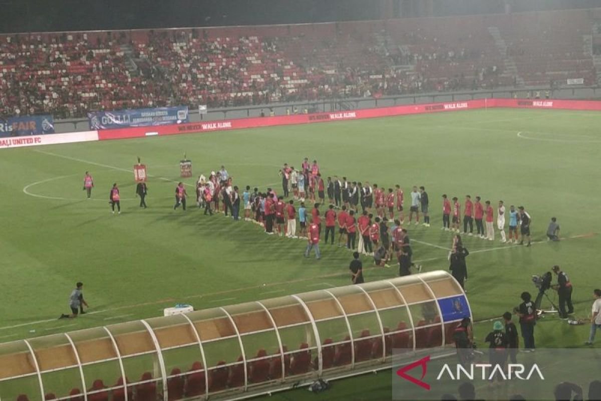 Bali United Gelar Acara Perpisahan untuk Stefano Cugurra