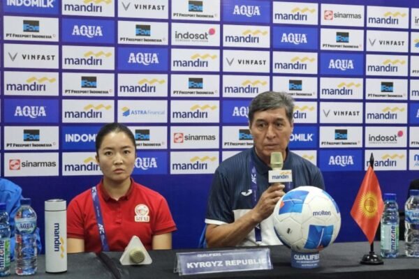 Tentu! Berikut adalah beberapa alternatif untuk judul "Kirgistan Siap Kejutkan Grup D Kualifikasi Piala Asia Putri":

1. "Kirgistan Bersiap Mengejutkan Grup D Kualifikasi Piala Asia Wanita"
2. "Kirgistan Ambil Langkah Tak Terduga di Grup D Kualifikasi Piala Asia Perempuan"
3. "Kirgistan Siapkan Strategi mengejutkan untuk Grup D Kualifikasi Piala Asia Wanita"
4. "Kirgistan: Penantang Tak Terduga di Grup D Kualifikasi Piala Asia Perempuan"
5. "Kirgistan Siap Tunjukkan Kekuatan di Grup D Kualifikasi Piala Asia Wanita"

Silakan pilih atau sesuaikan judul yang paling sesuai dengan kebutuhan Anda!