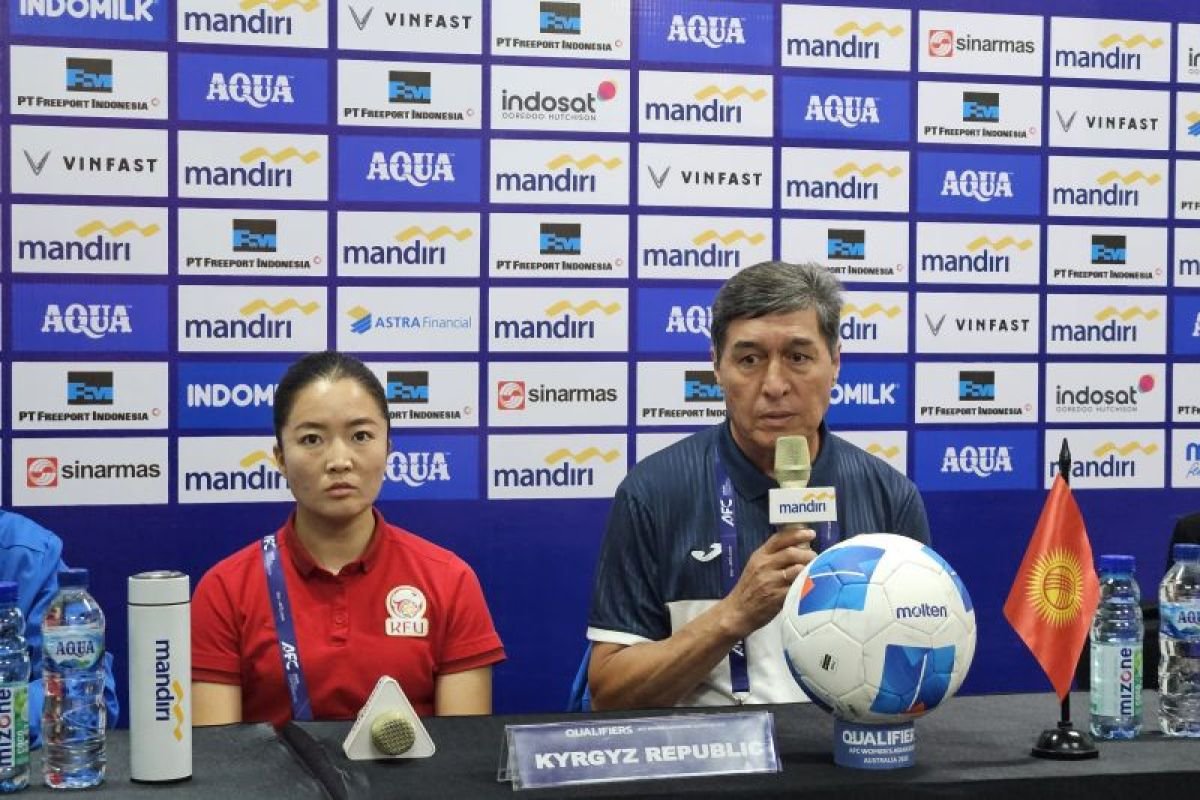 Tentu! Berikut adalah beberapa alternatif untuk judul "Kirgistan Siap Kejutkan Grup D Kualifikasi Piala Asia Putri":

1. "Kirgistan Bersiap Mengejutkan Grup D Kualifikasi Piala Asia Wanita"
2. "Kirgistan Ambil Langkah Tak Terduga di Grup D Kualifikasi Piala Asia Perempuan"
3. "Kirgistan Siapkan Strategi mengejutkan untuk Grup D Kualifikasi Piala Asia Wanita"
4. "Kirgistan: Penantang Tak Terduga di Grup D Kualifikasi Piala Asia Perempuan"
5. "Kirgistan Siap Tunjukkan Kekuatan di Grup D Kualifikasi Piala Asia Wanita"

Silakan pilih atau sesuaikan judul yang paling sesuai dengan kebutuhan Anda!