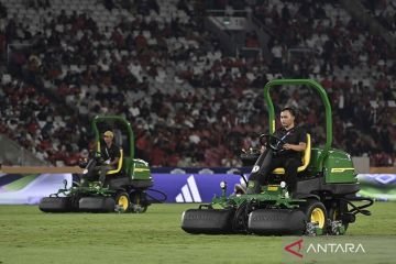 Perawatan Rumput Lapangan SUBGK Saat Pertandingan Penyisihan Piala AFF U-23 2025