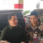 Here are some alternative titles for "PSSI: Pemerataan sepak bola dimulai dari bawah":

1. "PSSI: Memulai Perubahan Sepak Bola dari Basis"
2. "PSSI: Fondasi Keseimbangan Sepak Bola Harus Dimulai dari Tempat yang Benar"
3. "PSSI: Membangun Sepak Bola yang Merata mulai dari Tingkat Dasar"
4. "PSSI: Awal Kesetaraan Sepak Bola dari Grassroots"
5. "PSSI: Dasar yang Kokoh untuk Sepak Bola yang Merata"
6. "PSSI: Menyemai Sepak Bola Merata dari Level Terendah"
7. "PSSI: Keadilan Sepak Bola Dimulai dari Akar"
8. "PSSI: Transformasi Sepak Bola, Dimulai dari Bawah"
9. "PSSI: Jalan Menuju Kesetaraan Sepak Bola Dimulai dari Dasar"
10. "PSSI: Upaya Pemerataan Sepak Bola Dimulai dari Komunitas"

Feel free to choose any of these or modify them further to better fit your needs!