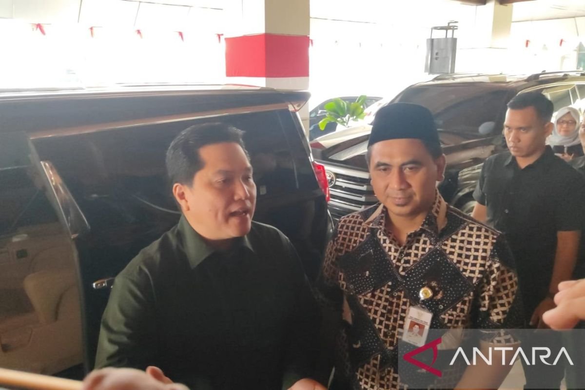Here are some alternative titles for "PSSI: Pemerataan sepak bola dimulai dari bawah":

1. "PSSI: Memulai Perubahan Sepak Bola dari Basis"
2. "PSSI: Fondasi Keseimbangan Sepak Bola Harus Dimulai dari Tempat yang Benar"
3. "PSSI: Membangun Sepak Bola yang Merata mulai dari Tingkat Dasar"
4. "PSSI: Awal Kesetaraan Sepak Bola dari Grassroots"
5. "PSSI: Dasar yang Kokoh untuk Sepak Bola yang Merata"
6. "PSSI: Menyemai Sepak Bola Merata dari Level Terendah"
7. "PSSI: Keadilan Sepak Bola Dimulai dari Akar"
8. "PSSI: Transformasi Sepak Bola, Dimulai dari Bawah"
9. "PSSI: Jalan Menuju Kesetaraan Sepak Bola Dimulai dari Dasar"
10. "PSSI: Upaya Pemerataan Sepak Bola Dimulai dari Komunitas"

Feel free to choose any of these or modify them further to better fit your needs!