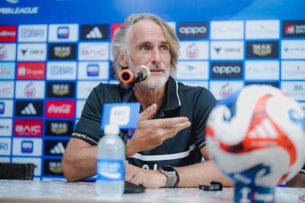 Berikut adalah beberapa alternatif judul untuk "Jan Olde: Keseimbangan Jadi Kunci Pertandingan Dewa Lawan Persija":

1. "Jan Olde: Kunci Keseimbangan dalam Pertarungan Dewa vs. Persija"
2. "Jan Olde Ungkap Rahasia Keseimbangan untuk Menang vs. Persija"
3. “Dewa vs Persija: Jan Olde Soroti Keseimbangan Sebagai Faktor Penentu”
4. "Strategi Keseimbangan Jan Olde: Kunci Kesuksesan Dewa Melawan Persija"
5. "Jan Olde: Pentingnya Keseimbangan di Pertandingan Dewa dan Persija"
6. "Keseimbangan Sejati: Jan Olde Persiapkan Dewa untuk Hadapi Persija"

Semoga salah satu dari alternatif di atas sesuai dengan yang Anda cari!