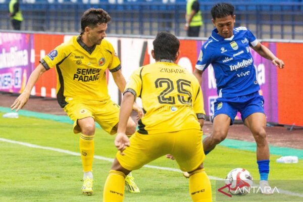 Beckham Putra dan Adam Przybek Diragukan Tampil Menghadapi Borneo FC