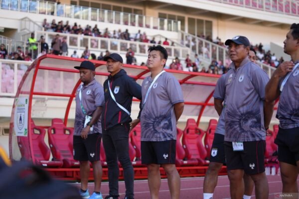 Persipura Jayapura Segera Umumkan Direktur Teknik Baru" 

Alternatif Judul:
"Persipura Jayapura Siap Memperkenalkan Direktur Teknik yang Baru