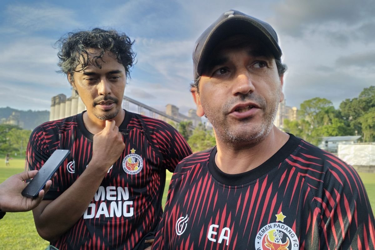 Semen Padang FC Pecat Eduardo Almeida Setelah Hasil Buruk Klub