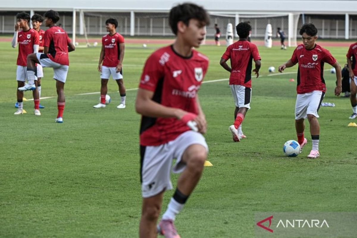 Berikut adalah judul alternatif untuk "Daftar 21 Pemain Timnas U-17 Indonesia untuk Piala Dunia U-17 2025":
"Nama-nama Pemain Timnas U-17 Indonesia yang Siap Berlaga di Piala Dunia U-17 2025"
Jika Anda membutuhkan lebih banyak variasi atau tema tertentu, silakan beri tahu!