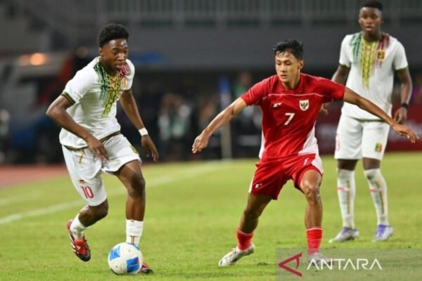 Indra Sjafri Menolak Timnya Disejajarkan dengan Tim Gerald Vanenburg